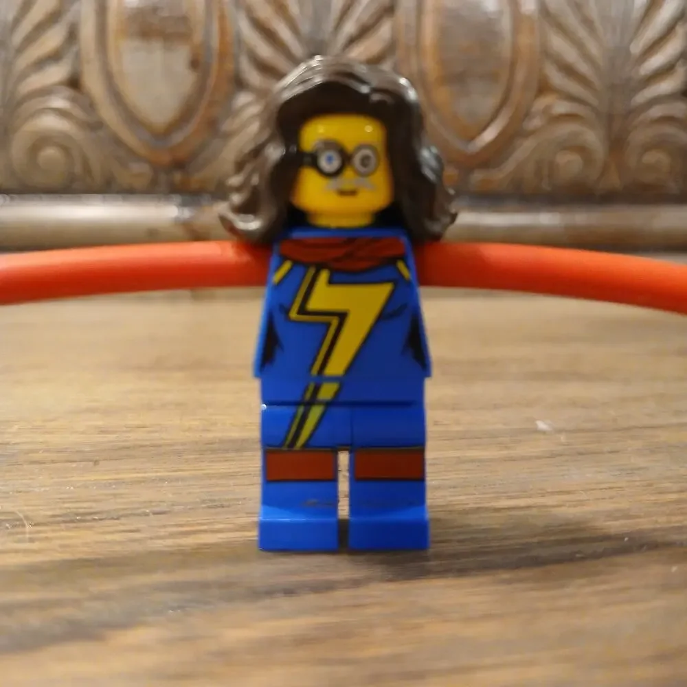 LEGO Ms. Marvel Minifigure Blue Suit Red Flexible Arms Lightning Bolt 1 Piece